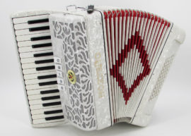 Acordeon Marca Norteño 34 Teclas 5 Registros Blanco
