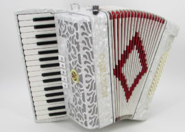 Acordeon Marca Norteño 34 Teclas 5 Registros Blanco