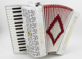 Acordeon Marca Norteño 34 Teclas 5 Registros Blanco