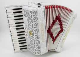 Acordeon Marca Norteño 34 Teclas 5 Registros Blanco