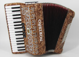Acordeon Marca Norteño 34 Teclas 5 Registros Cafe
