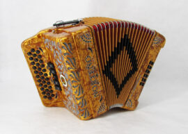 Acordeon Marca Norteño 5 Registros  Color Oro / Sol Negro