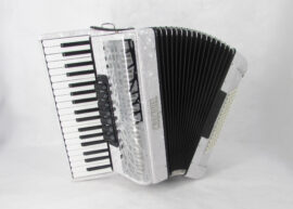 Acordeon Marca Cascabel Blanco 37 Teclas 7 Registros
